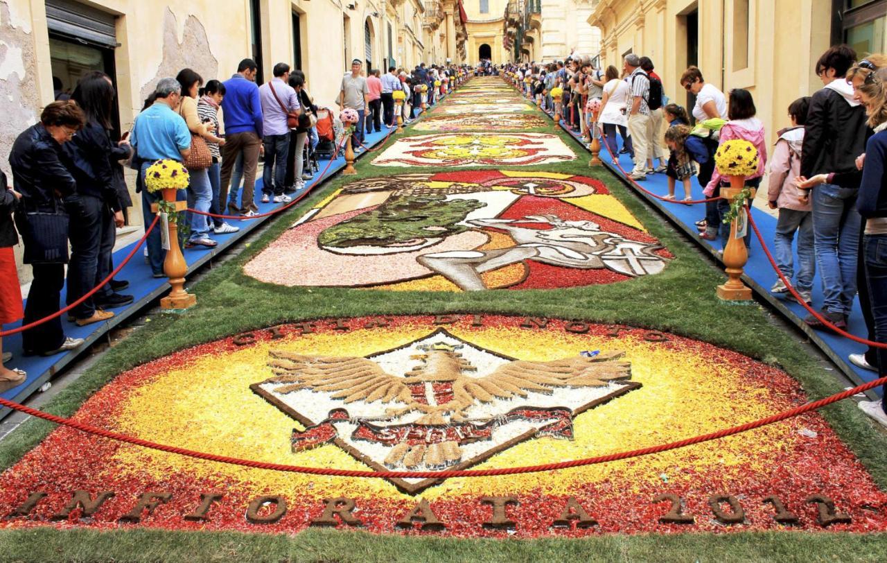 Quattroquarti Stradivari Home Noto Luaran gambar